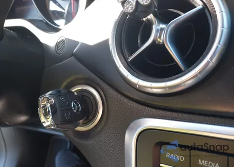 2018 Mercedes-Benz Cla 250 4Matic z USA, uszkodzony, nr VIN WDDSJ4GB2JN604163